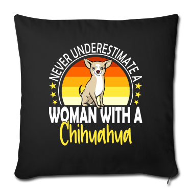 Geschenke für Oma und Opa Kissenbezug - Never Underestimate A Woman With A Chihuahua